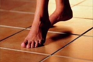 mantar enfeksiyonu nedeni olarak çıplak ayakla yürümek